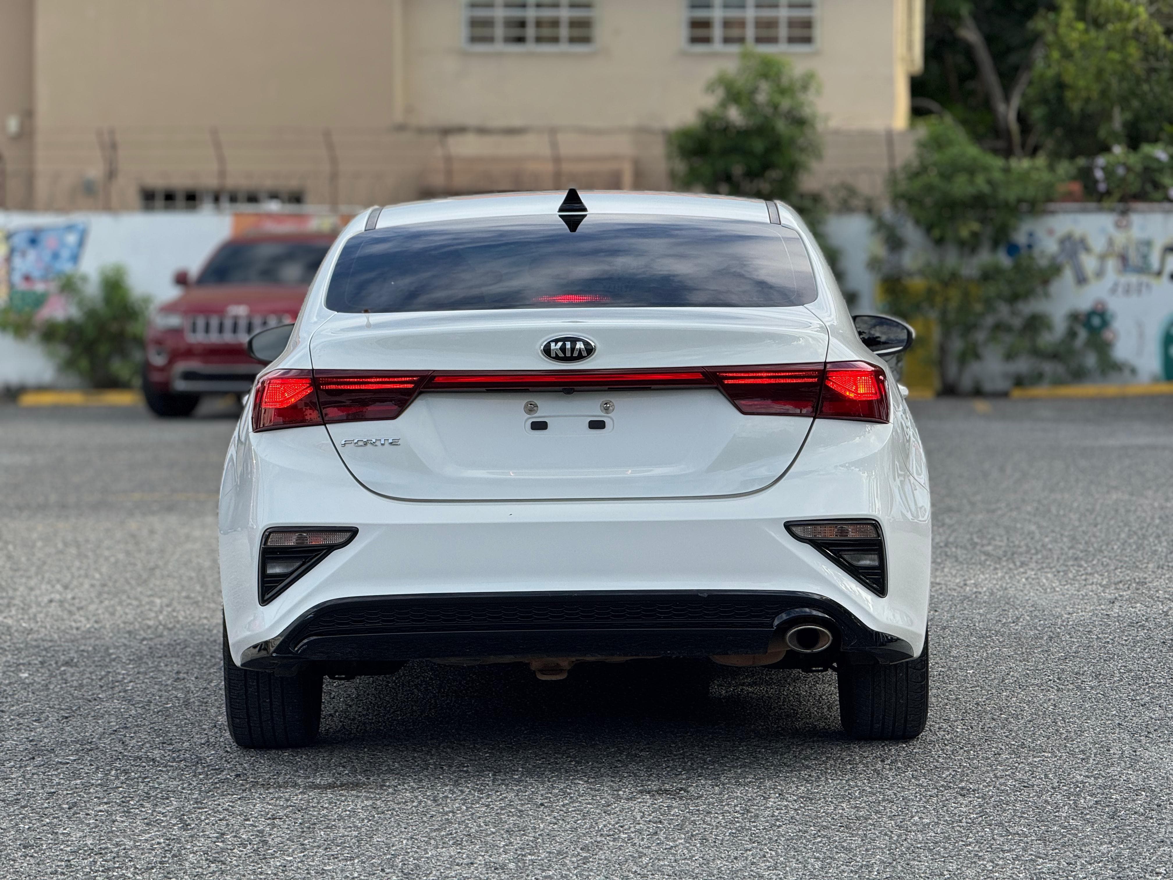 Kia Forte LXS Clean Carfax 21  Foto 7310791-5.jpg