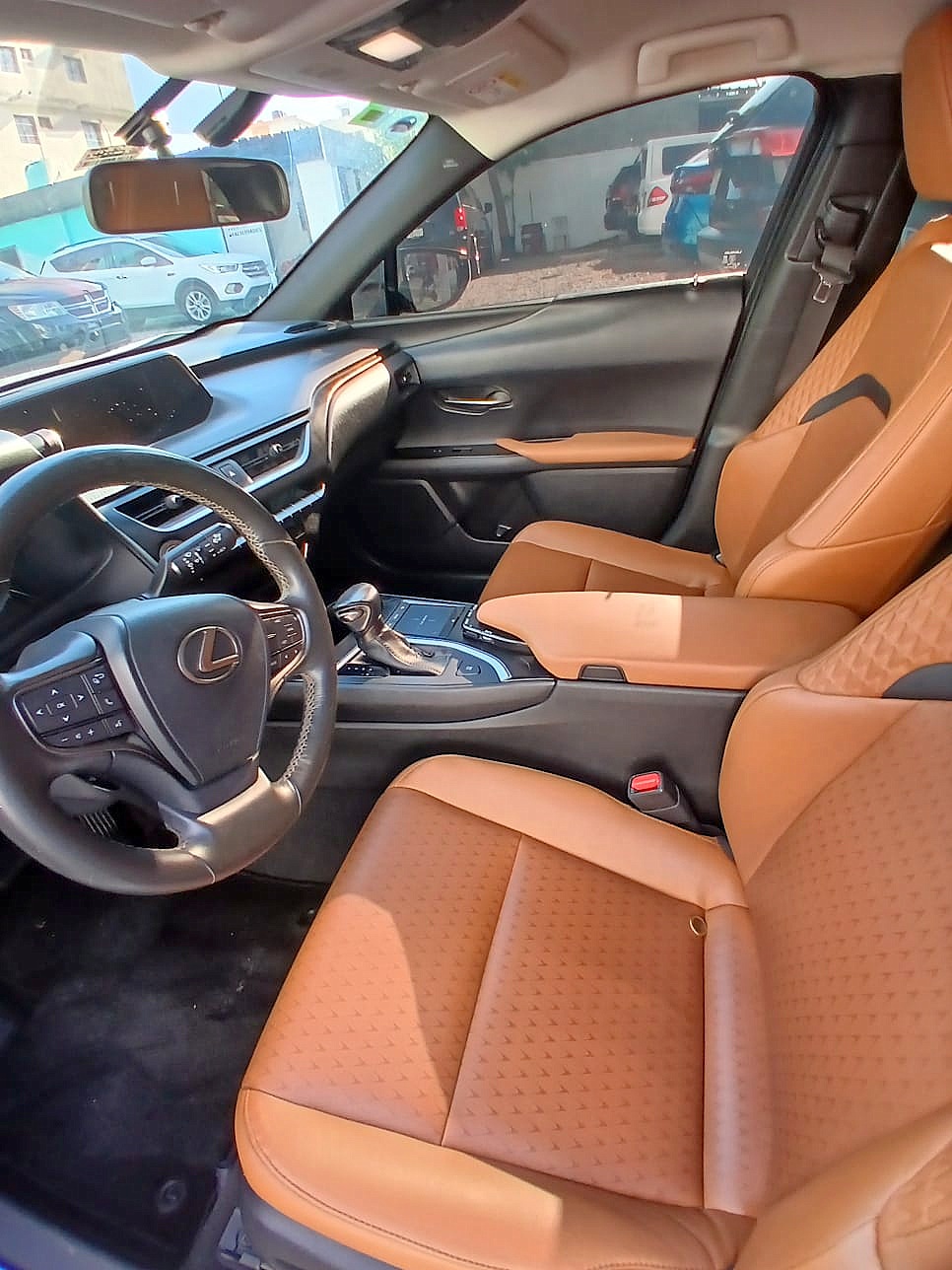Lexus UX 200 20 Foto 7310792-6.jpg