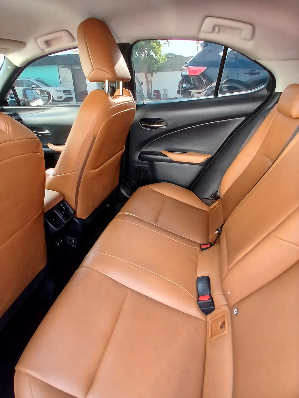 Lexus UX 200 20 Foto 7310792-8.jpg