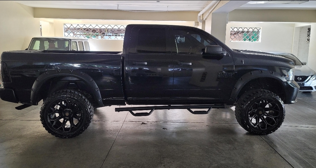 Dodge 1500 Ram ST  2018 Black Express 4x4  Foto 7311118-2.jpg