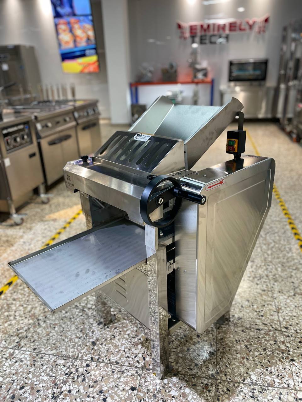 Laminadora rodillo de masa harina de 12 pulgadas Foto 7311175-7.jpg