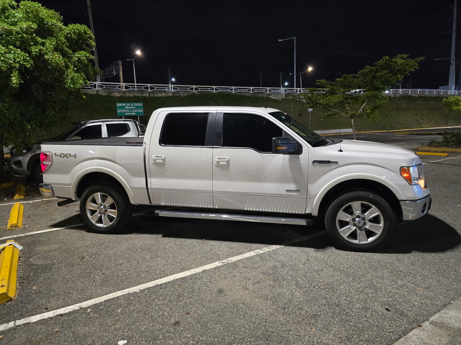 Ford F150 Lariat Doble Cabina 4WD 11  Foto 7311456-2.jpg