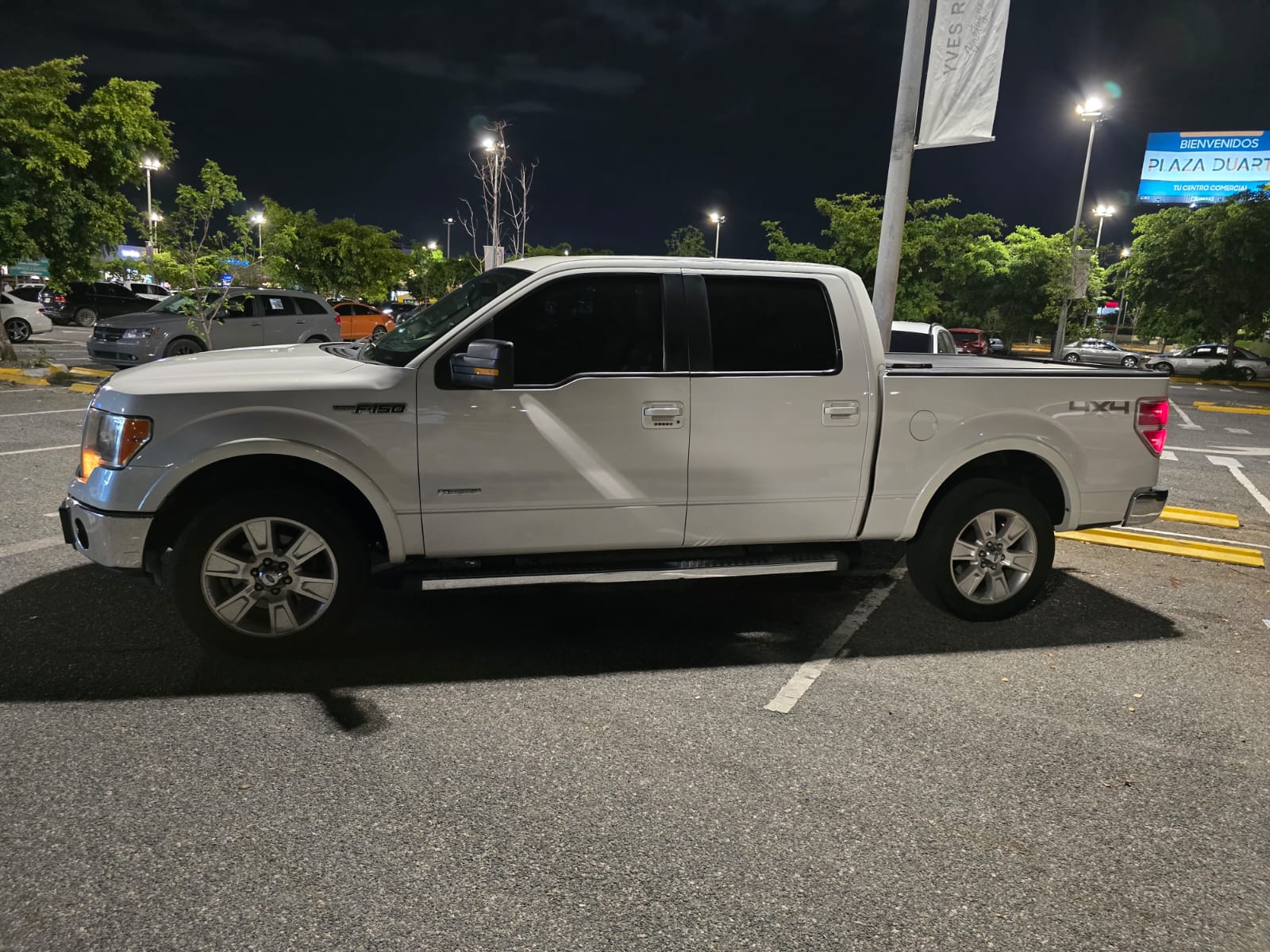 Ford F150 Lariat Doble Cabina 4WD 11  Foto 7311456-3.jpg