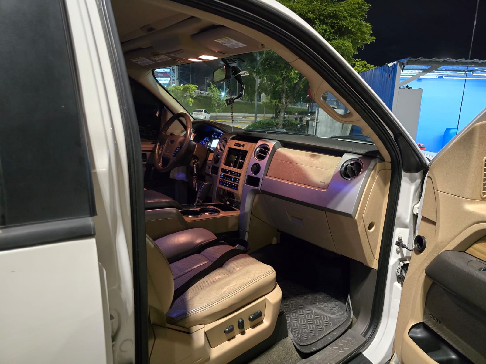 Ford F150 Lariat Doble Cabina 4WD 11  Foto 7311456-7.jpg