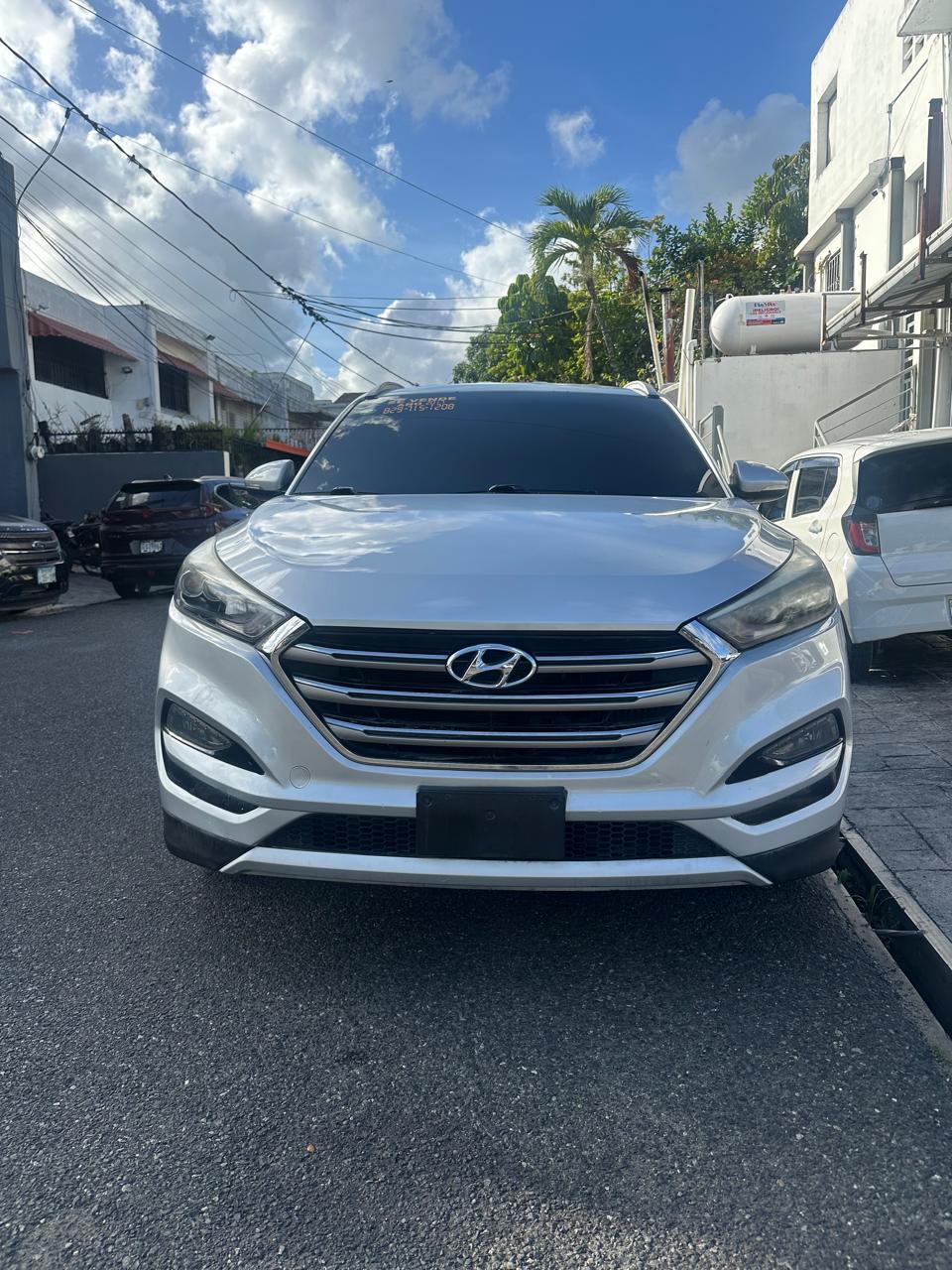 Hyundai Tucson gris año 2017 Foto 7311474-2.jpg
