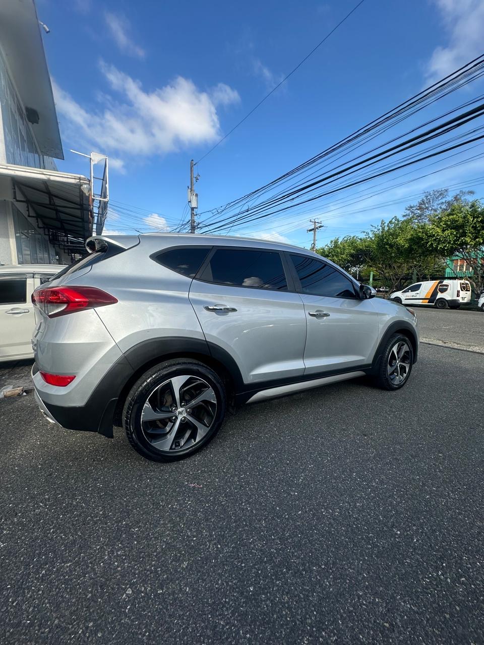 Hyundai Tucson gris año 2017 Foto 7311474-3.jpg