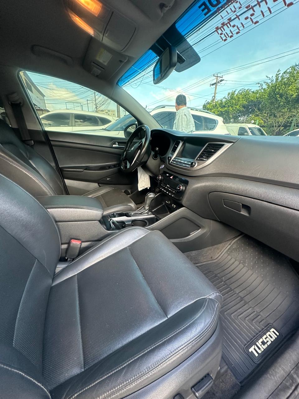Hyundai Tucson gris año 2017 Foto 7311474-5.jpg