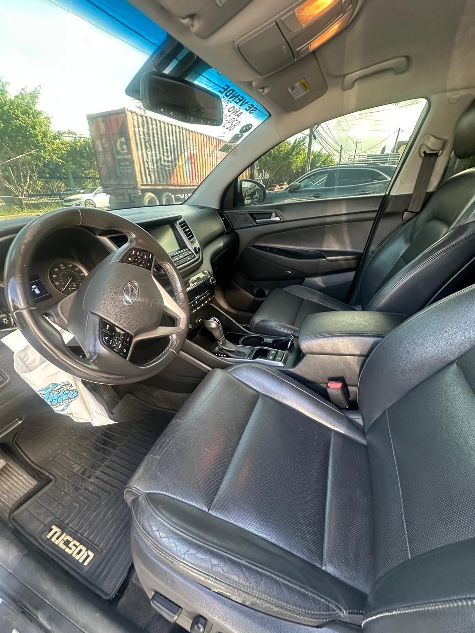 Hyundai Tucson gris año 2017 Foto 7311474-9.jpg
