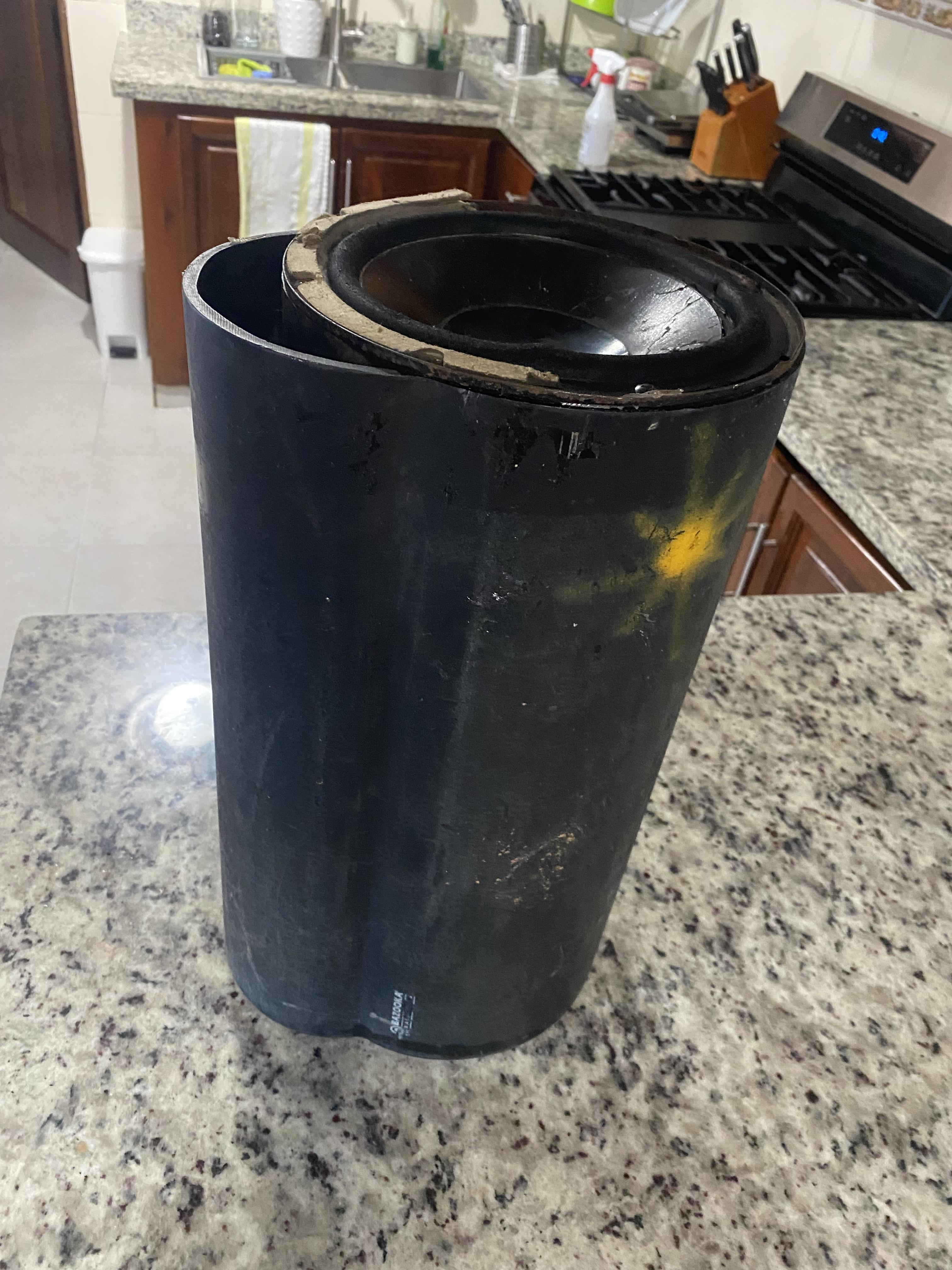 Vendo Subwoofer de Bajo marca Bazooca original Foto 7311480-3.jpg