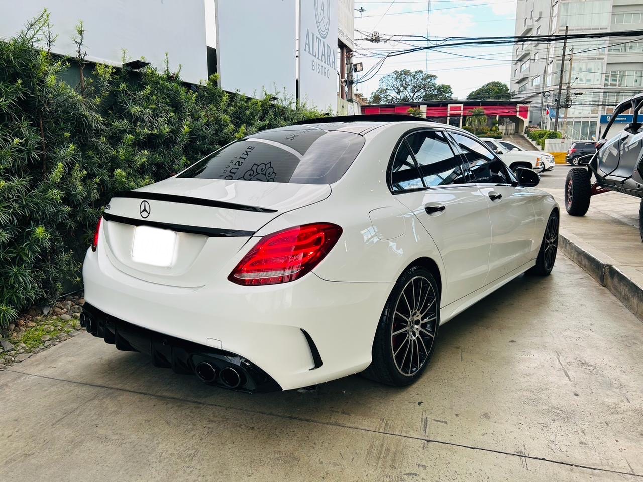Mercedes Benz C300 2018 AMG Foto 7311567-2.jpg