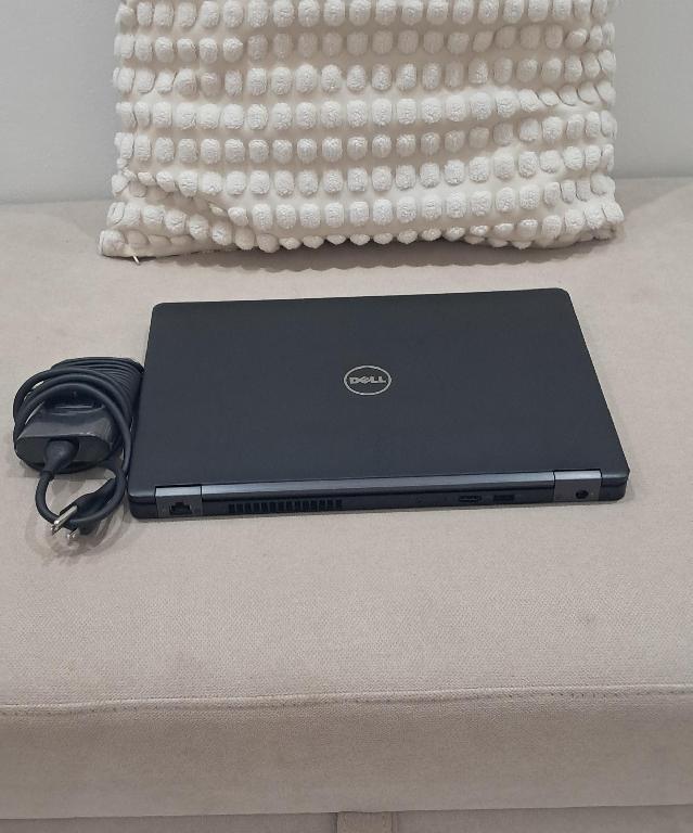 Laptop Dell i7 2.8Ghz 16GB 256GB SSD M.2 E5480 Foto 7311713-2.jpg