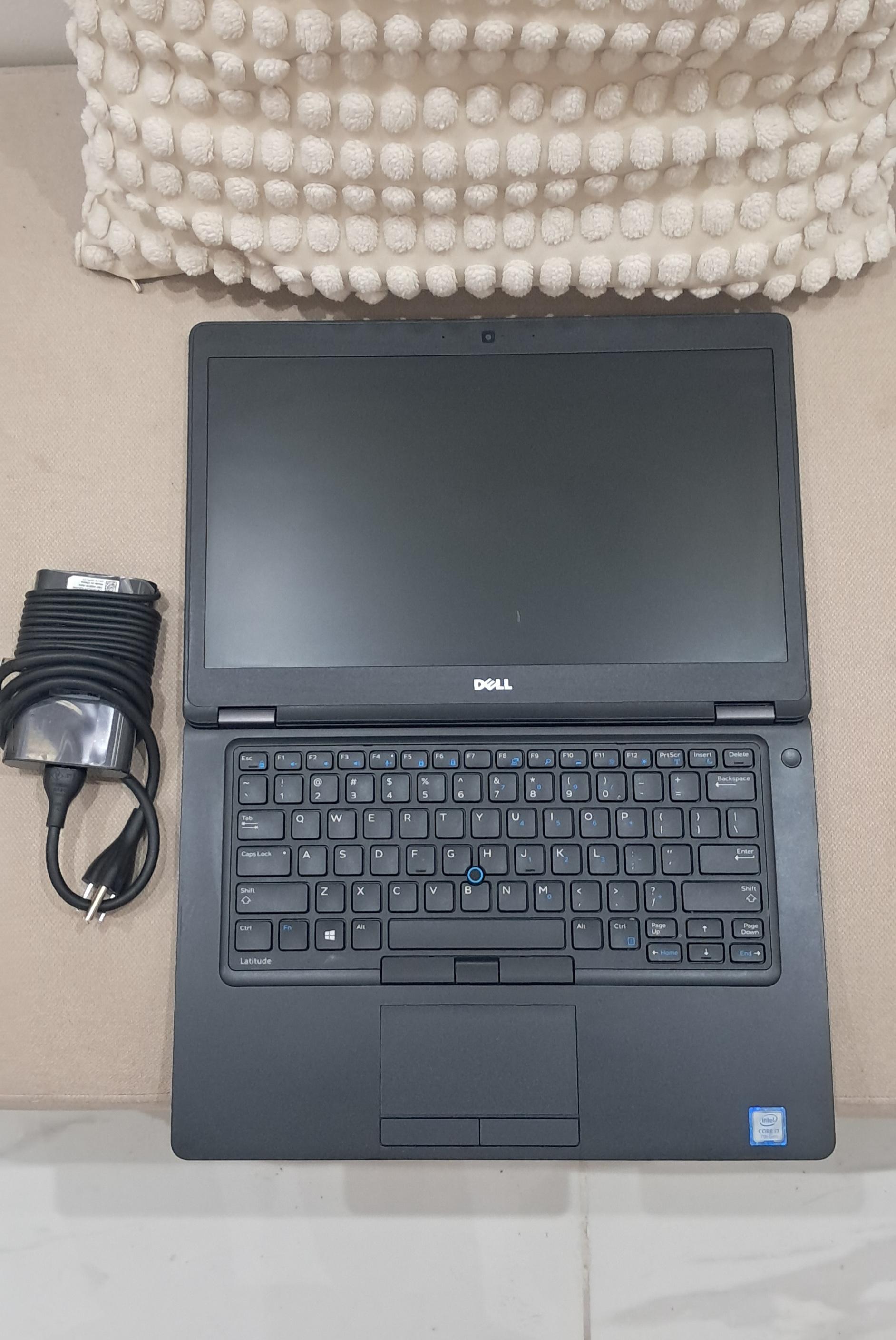 Laptop Dell i7 2.8Ghz 16GB 256GB SSD M.2 E5480 Foto 7311713-4.jpg