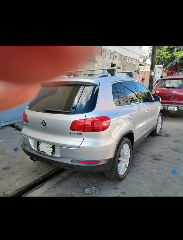 Volkswagen Tiguan SE Turbo 4WD 15  Foto 7311880-3.jpg
