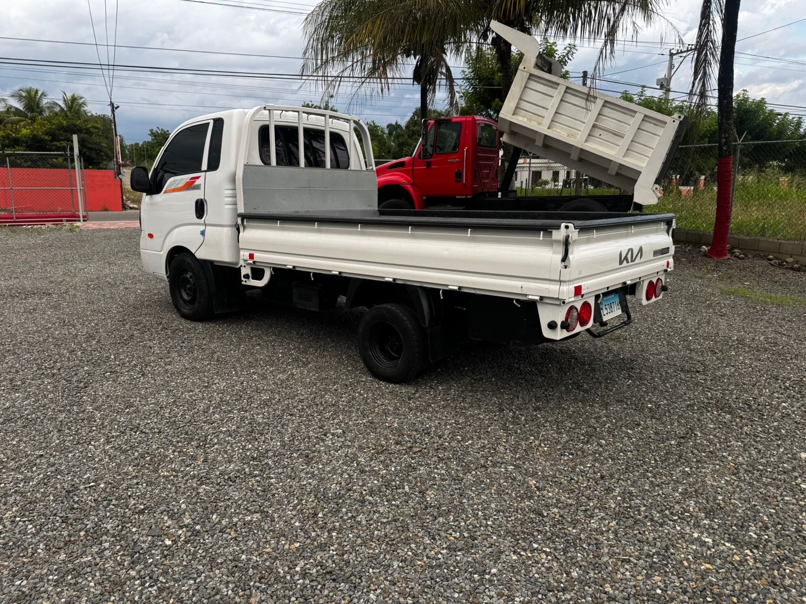 Camión Kia Bongo III en La Vega Foto 7311992-4.jpg
