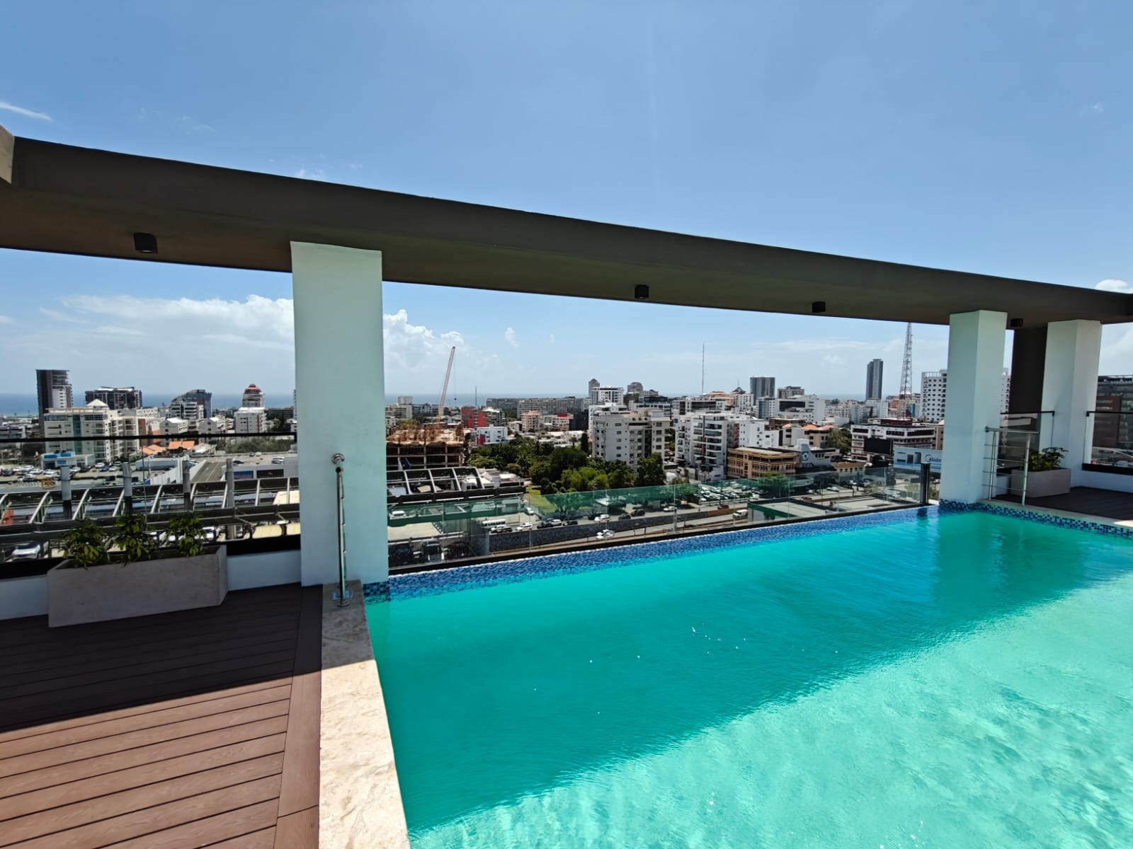 Se alquila hermoso apartamento con linea blanca en Evaristo Morales Foto 7312054-10.jpg