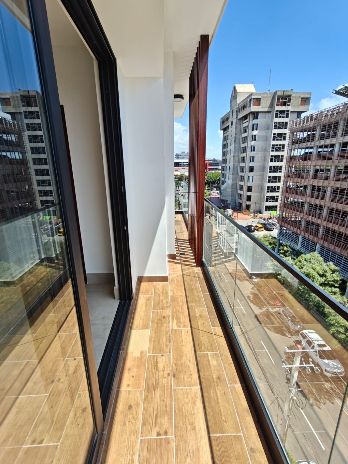 Se alquila hermoso apartamento con linea blanca en Evaristo Morales Foto 7312054-11.jpg