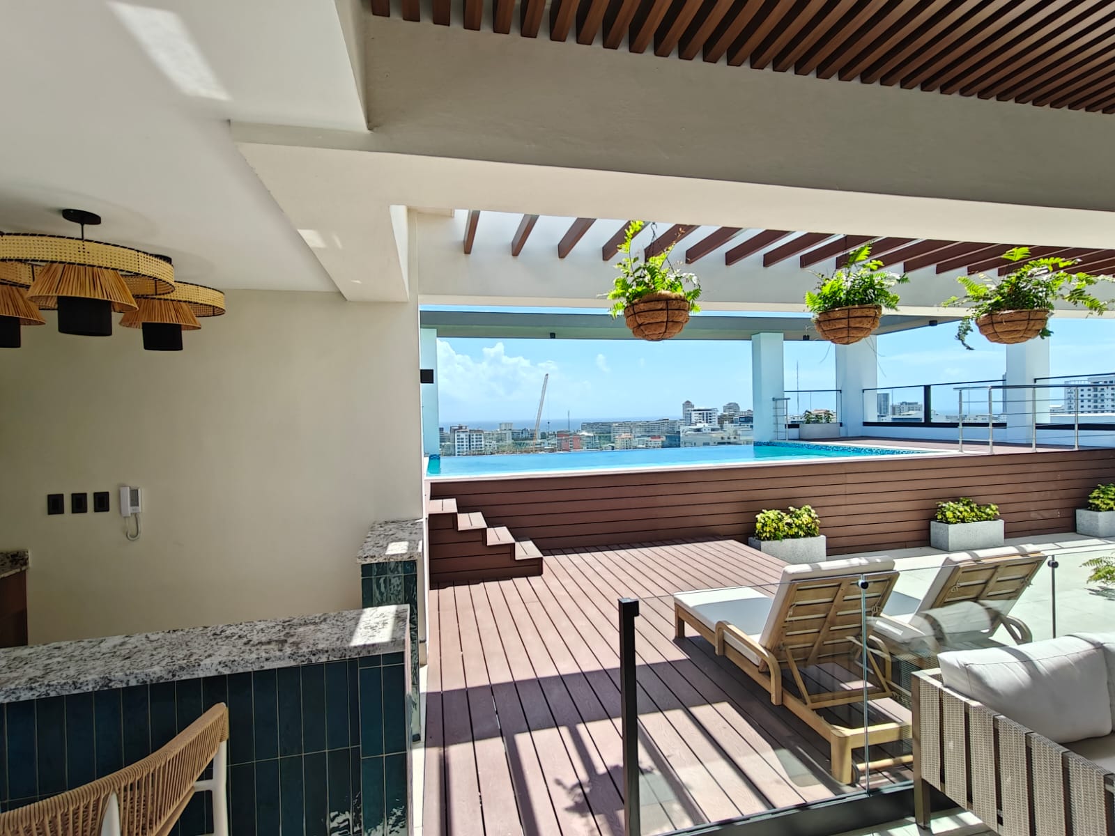 Se alquila hermoso apartamento con linea blanca en Evaristo Morales Foto 7312054-4.jpg