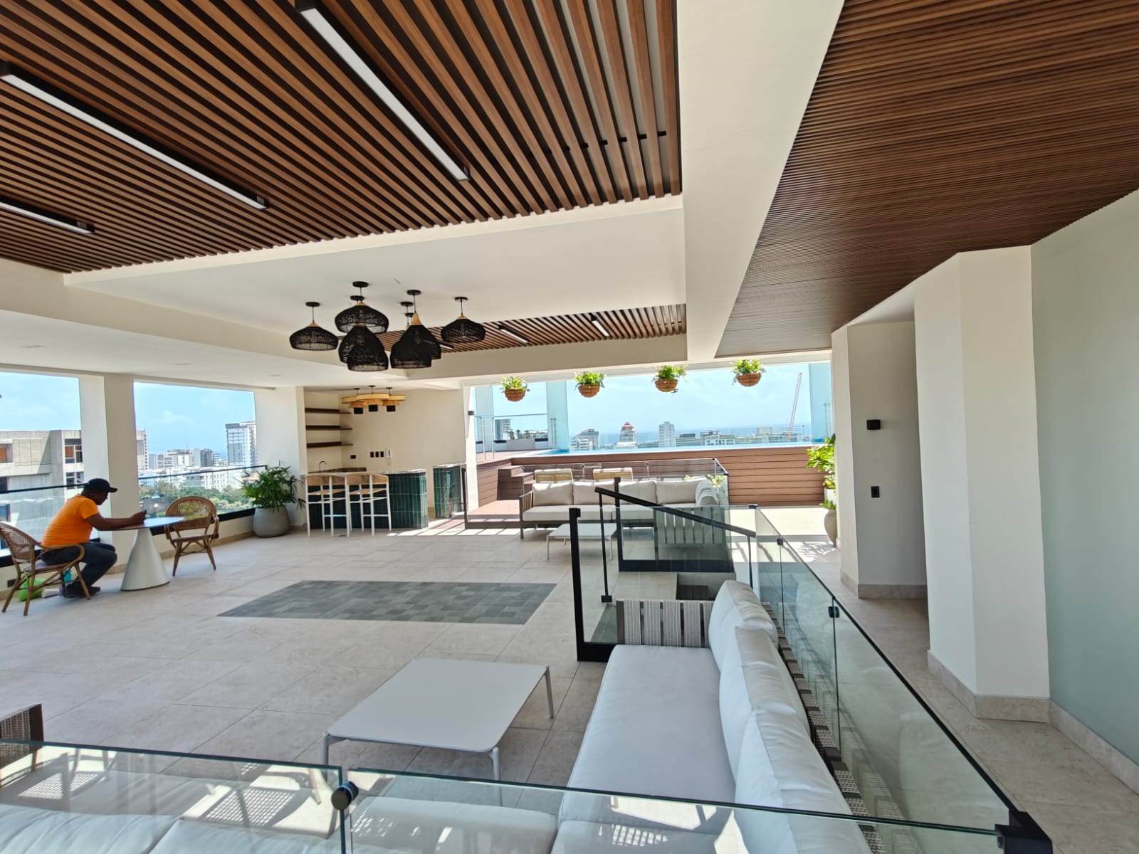 Se alquila hermoso apartamento con linea blanca en Evaristo Morales Foto 7312054-5.jpg