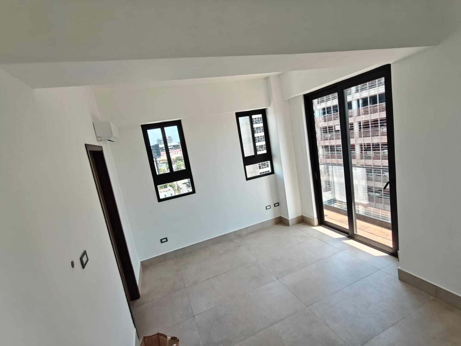 Se alquila hermoso apartamento con linea blanca en Evaristo Morales Foto 7312054-7.jpg