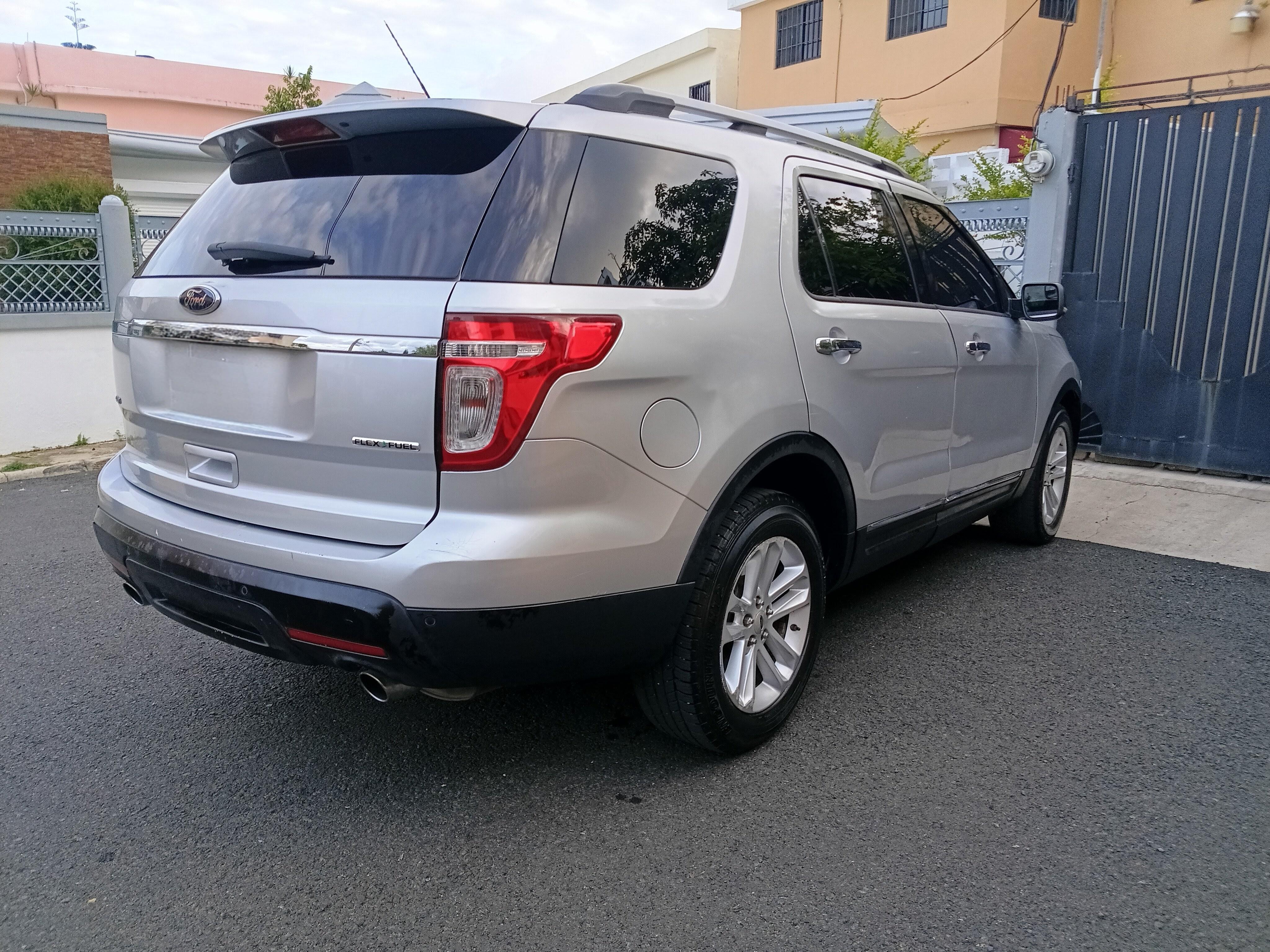 Ford Explorer XLT 3 Filas de Asientos 14  Foto 7312125-4.jpg