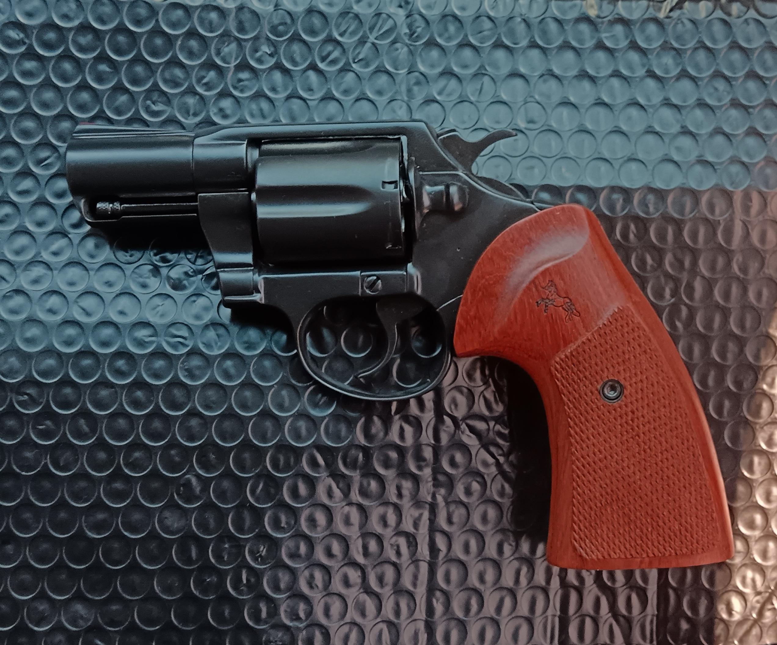 Revolver Colt 38 especial cañón reforzado de 6 tiros Foto 7312134-2.jpg