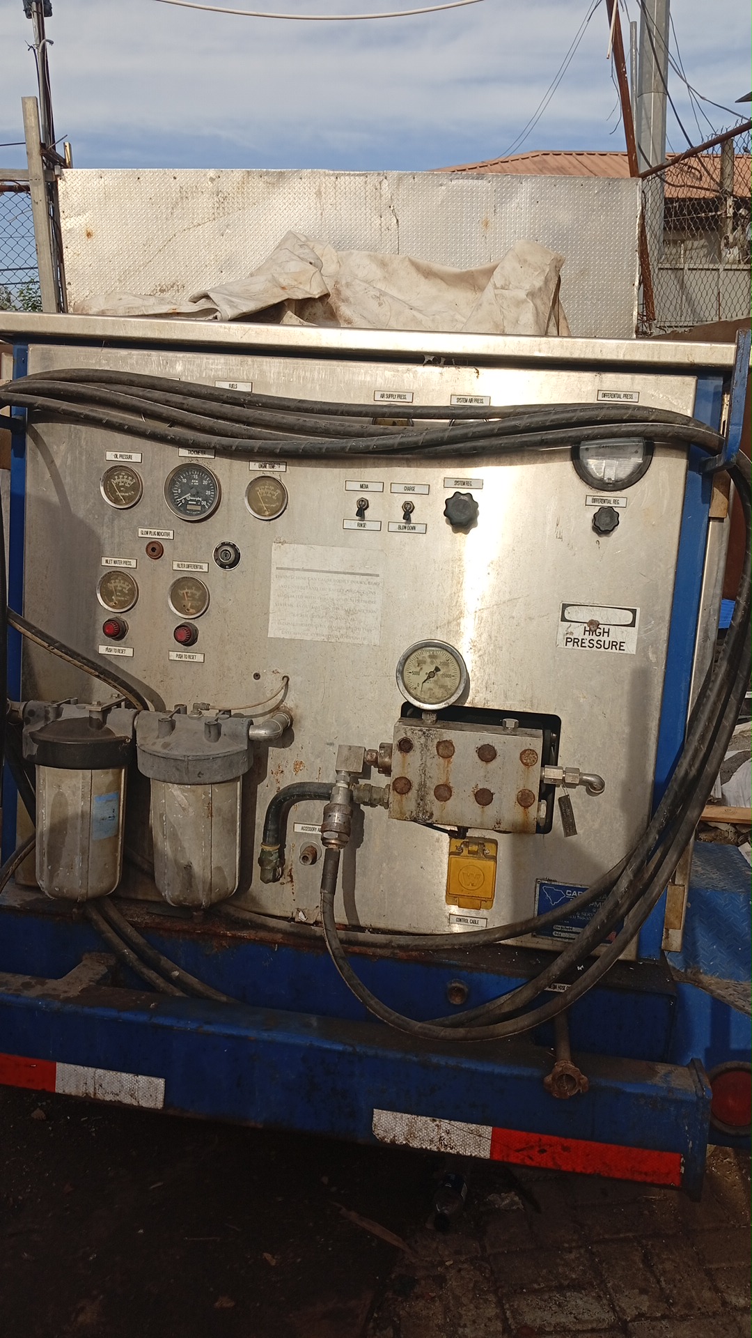 máquina de sandblasting chorro de arena Foto 7312359-11.jpg