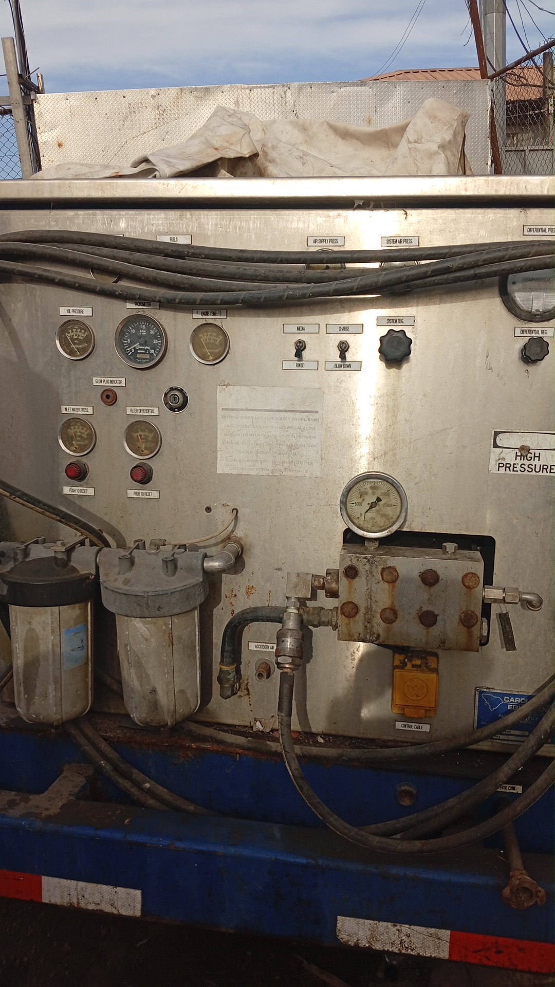 máquina de sandblasting chorro de arena Foto 7312359-13.jpg