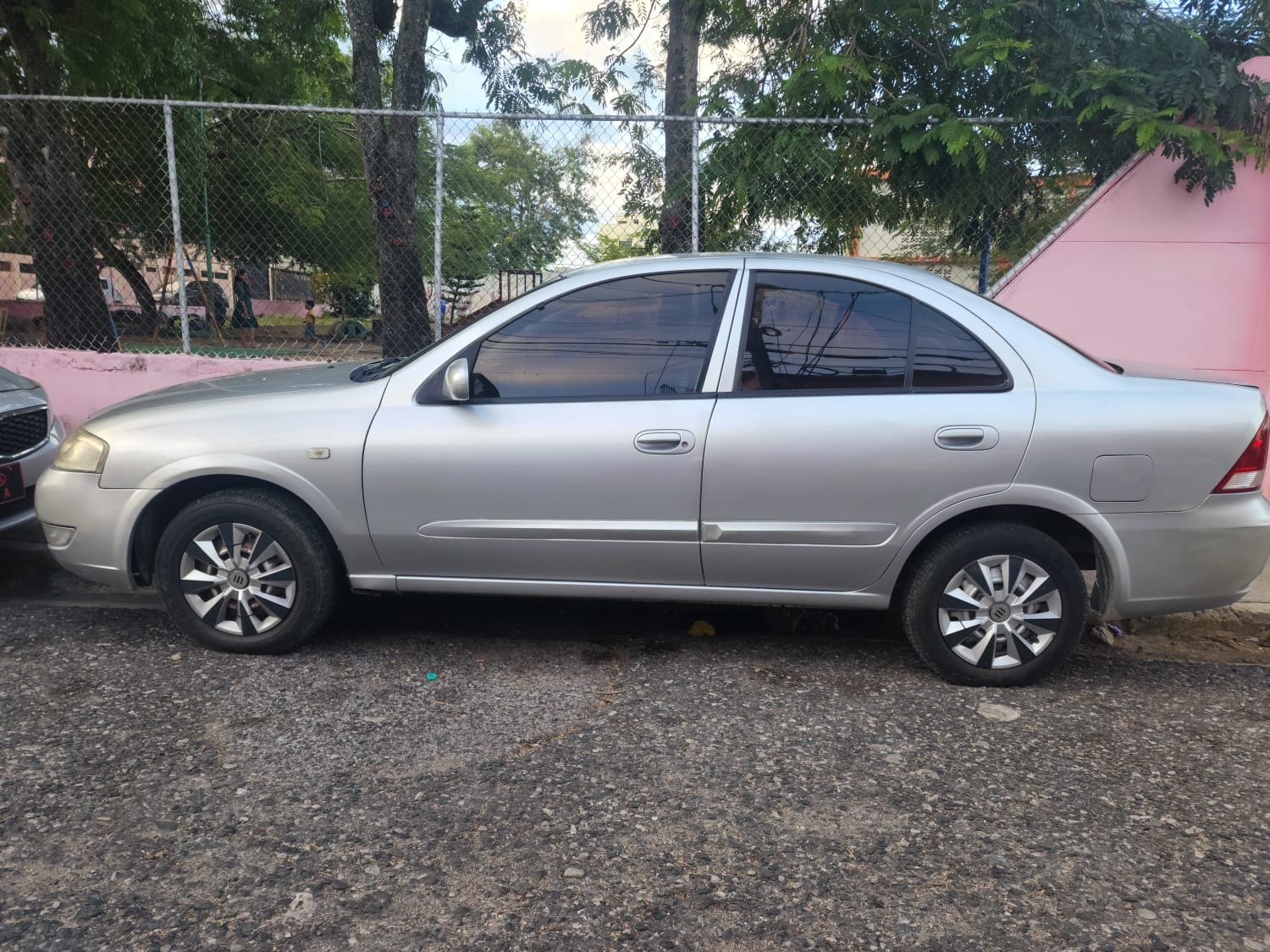 Nissan Almera 2011 Foto 7312429-3.jpg