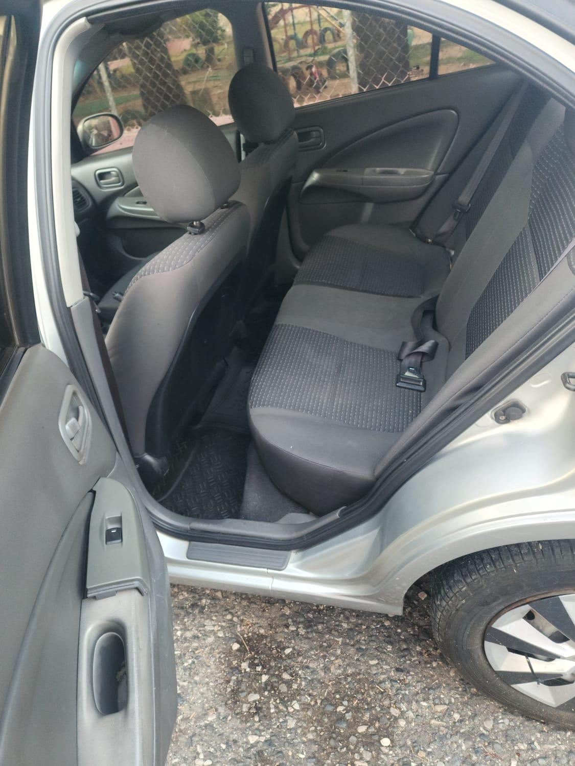 Nissan Almera 2011 Foto 7312429-4.jpg