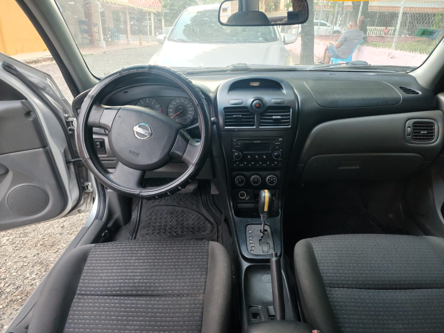 Nissan Almera 2011 Foto 7312429-6.jpg