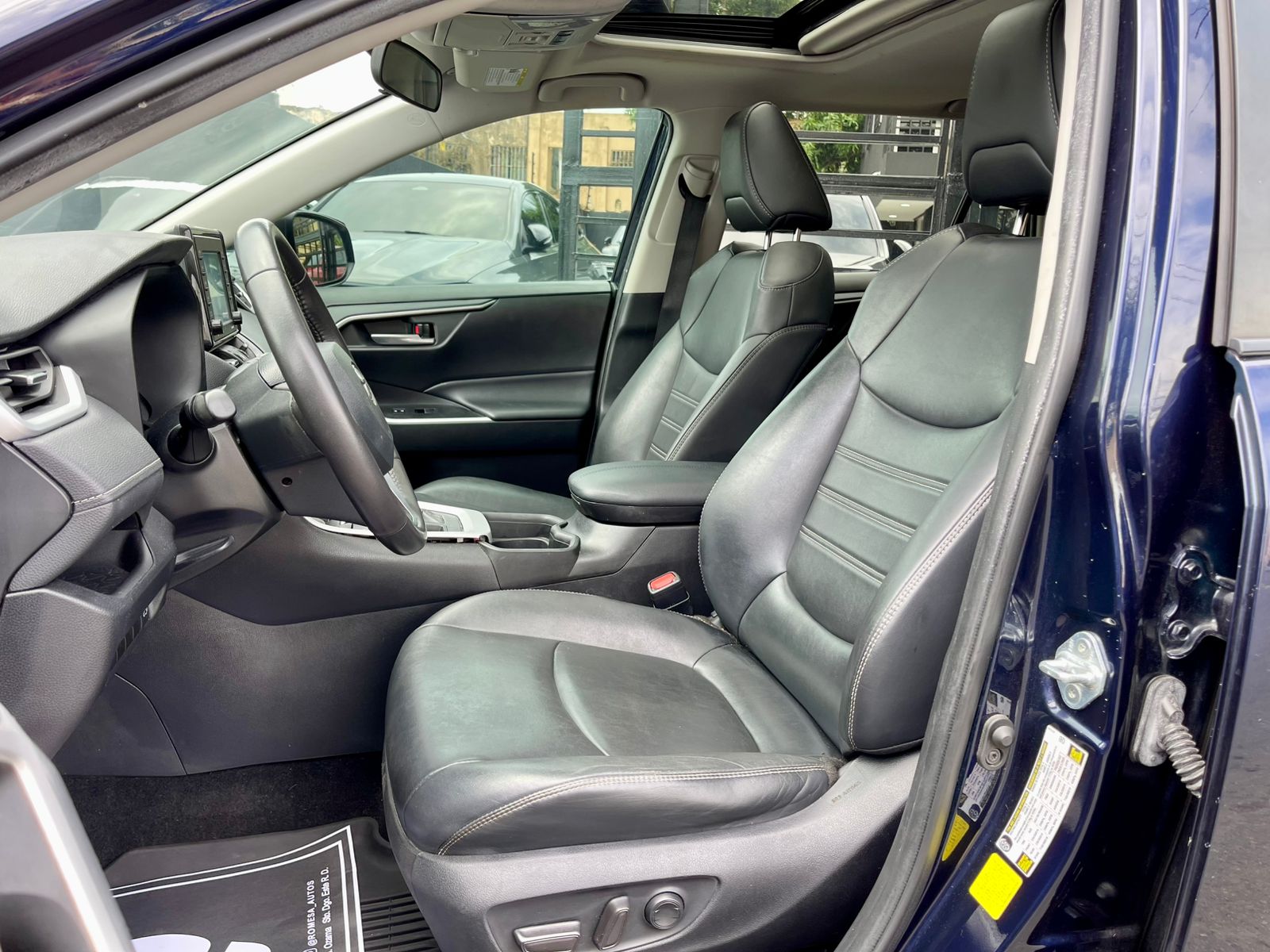 TOYOTA RAV4 XLE PREMIUM 2021 en Santo Domingo Este Foto 7312508-6.jpg