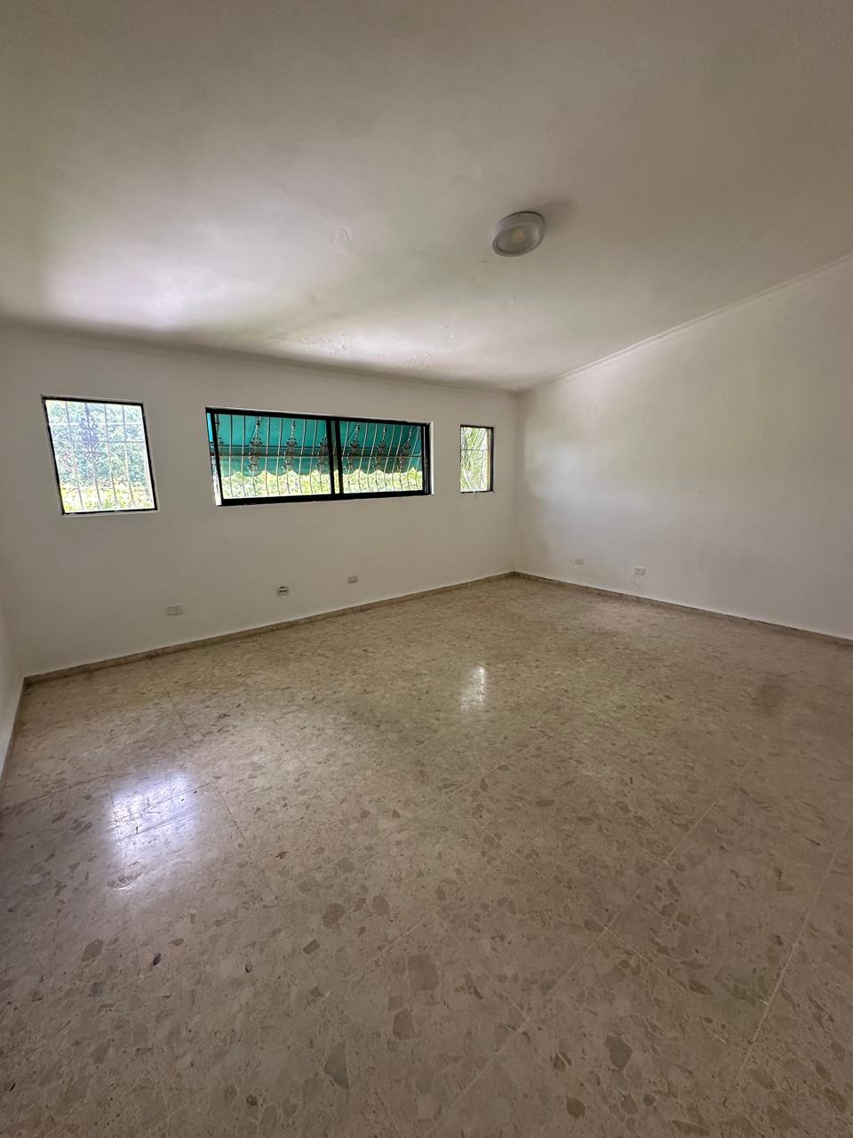 Vendo Casa de 3 niveles en La Castellana 4 HABS. 350 Mts.2 de OPORTUNI Foto 7312627-10.jpg