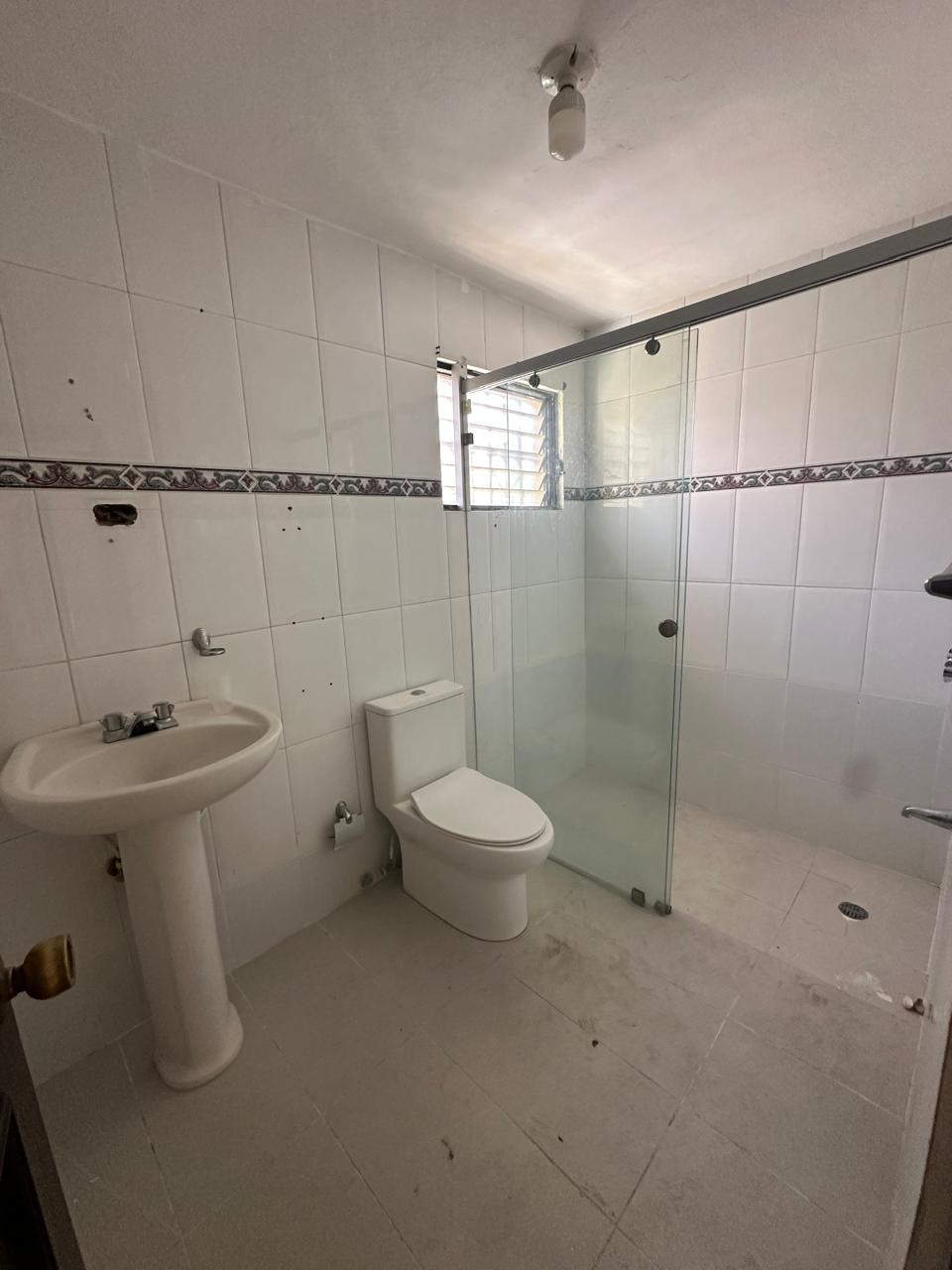 Vendo Casa de 3 niveles en La Castellana 4 HABS. 350 Mts.2 de OPORTUNI Foto 7312627-11.jpg