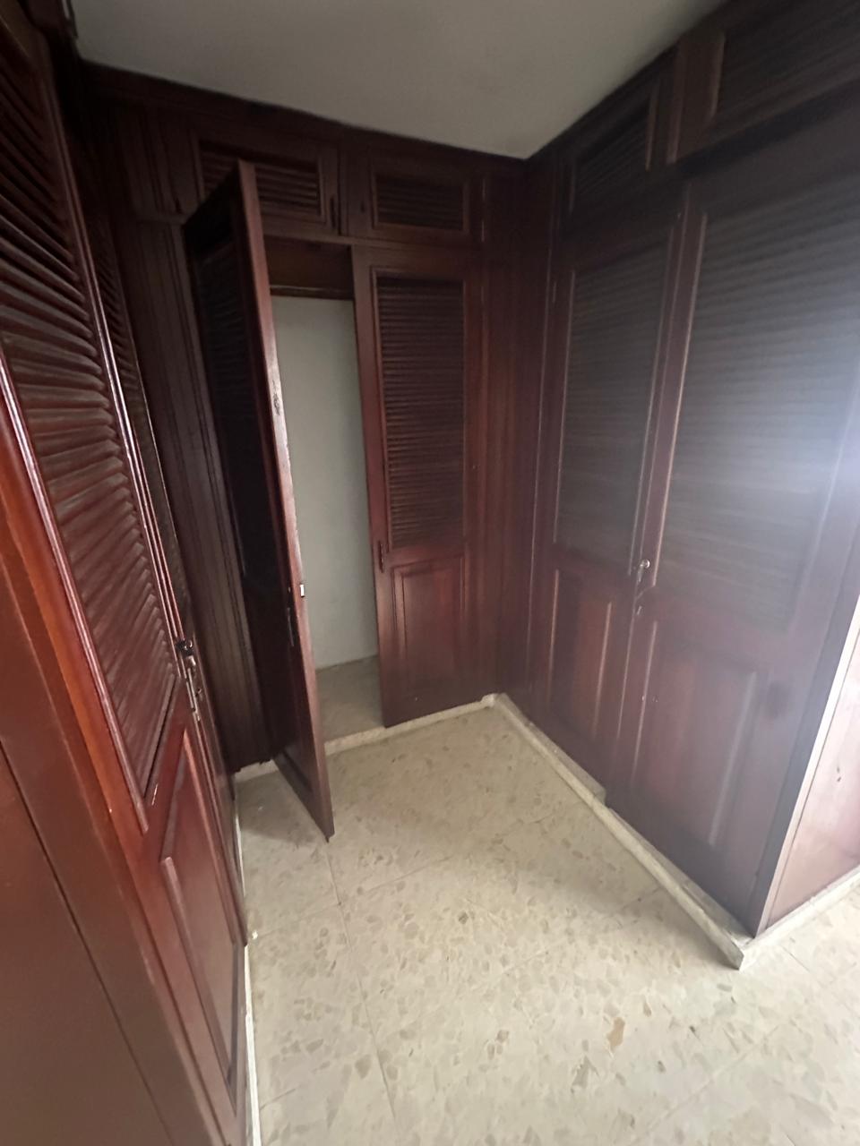 Vendo Casa de 3 niveles en La Castellana 4 HABS. 350 Mts.2 de OPORTUNI Foto 7312627-13.jpg