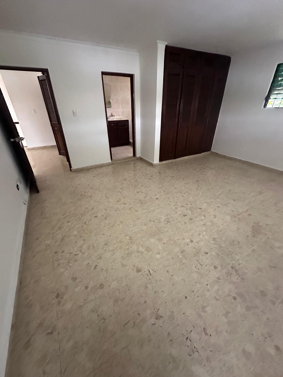 Vendo Casa de 3 niveles en La Castellana 4 HABS. 350 Mts.2 de OPORTUNI Foto 7312627-14.jpg
