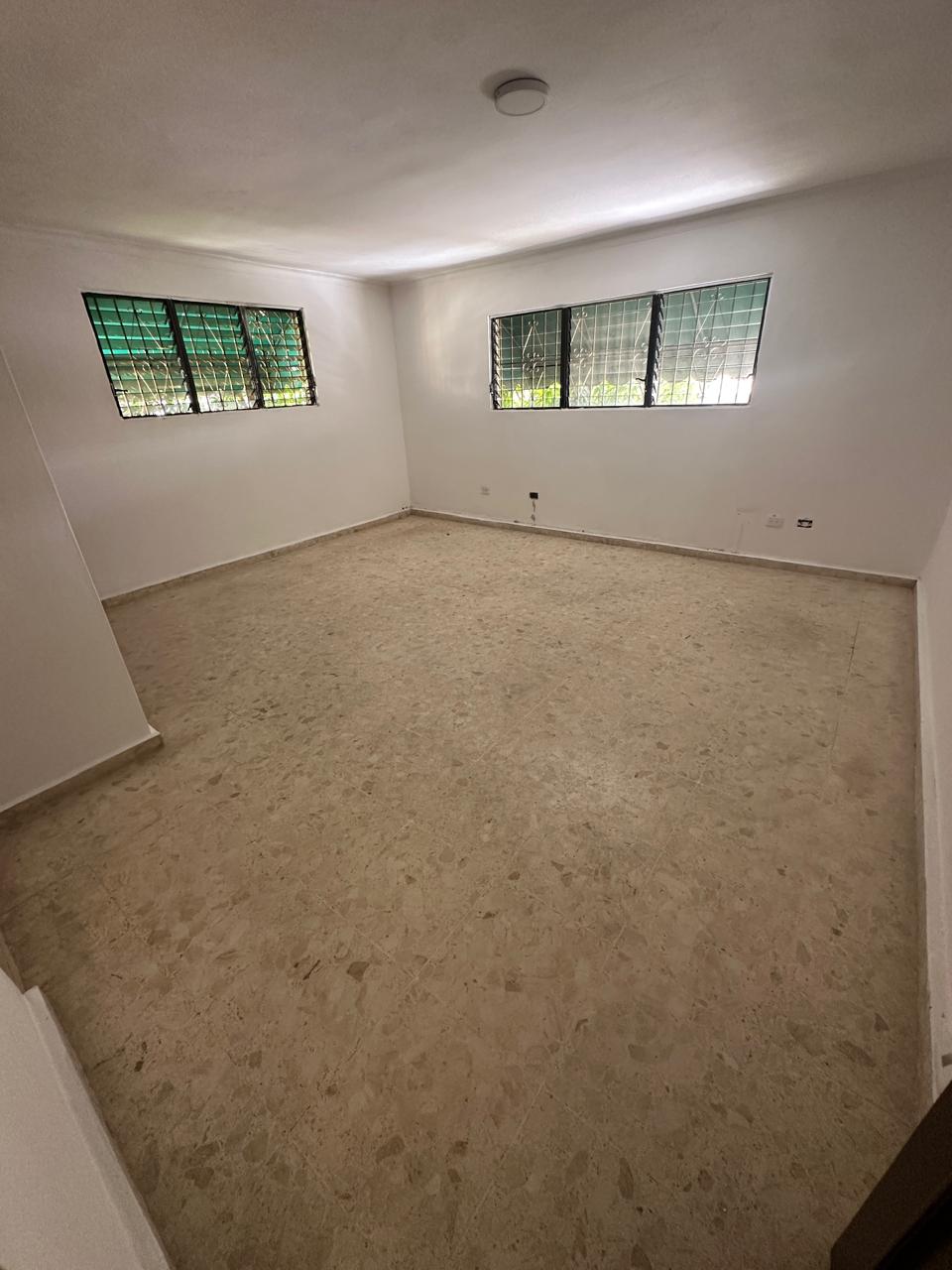 Vendo Casa de 3 niveles en La Castellana 4 HABS. 350 Mts.2 de OPORTUNI Foto 7312627-3.jpg