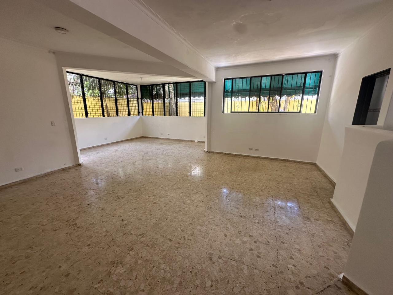 Vendo Casa de 3 niveles en La Castellana 4 HABS. 350 Mts.2 de OPORTUNI Foto 7312627-4.jpg