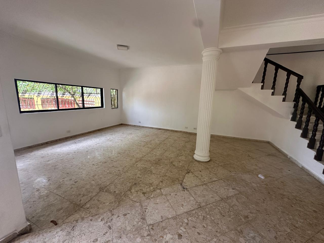 Vendo Casa de 3 niveles en La Castellana 4 HABS. 350 Mts.2 de OPORTUNI Foto 7312627-6.jpg