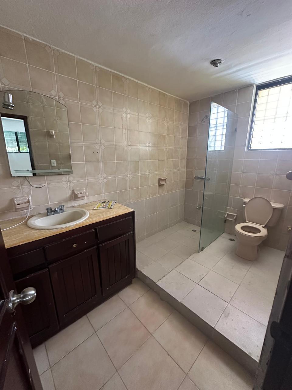 Vendo Casa de 3 niveles en La Castellana 4 HABS. 350 Mts.2 de OPORTUNI Foto 7312627-7.jpg