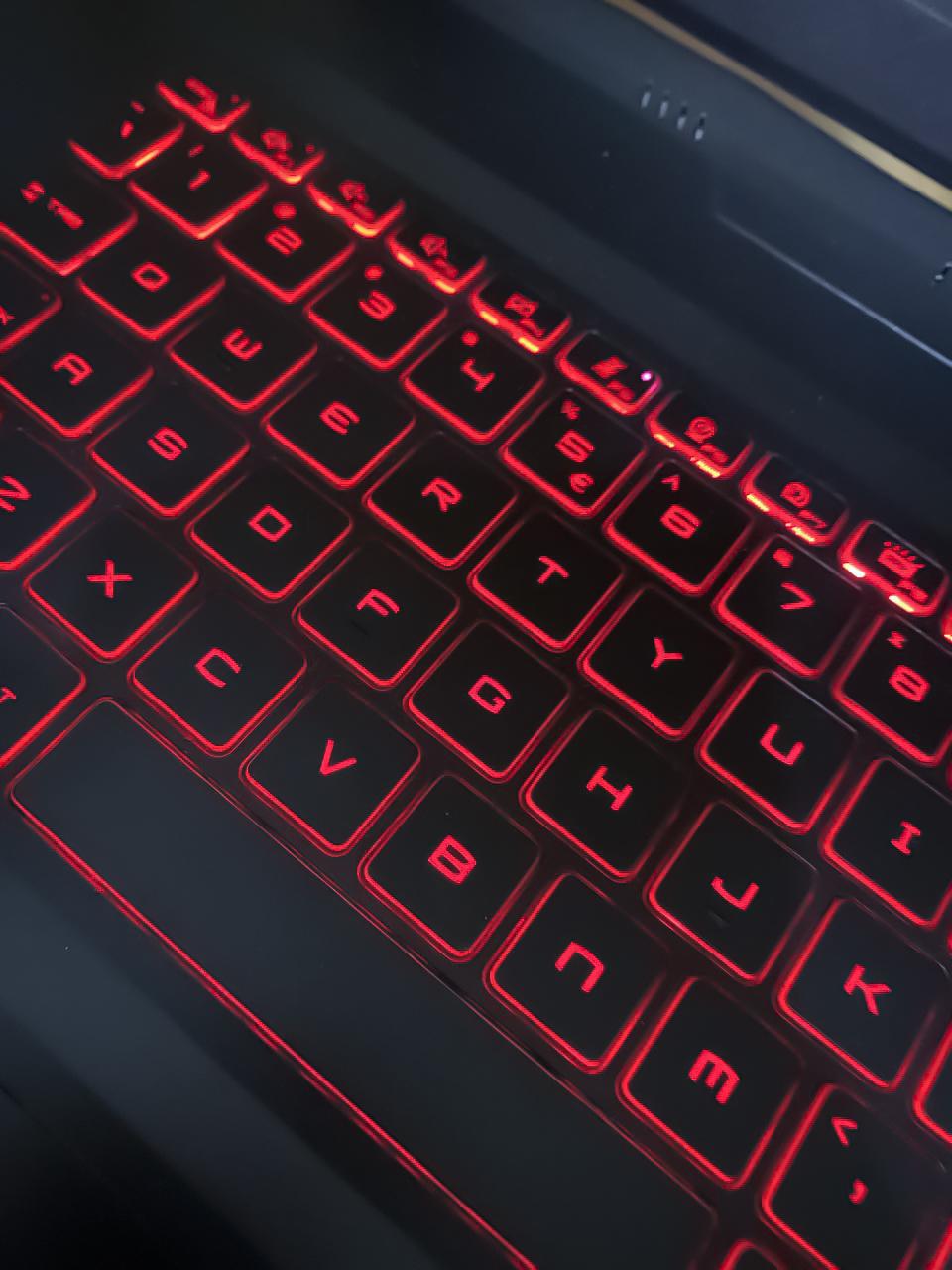 Laptop Gaming MSI Katana GF76 17 i7 11VA Foto 7312632-1.jpg