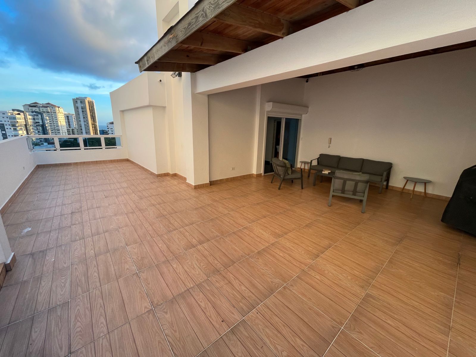 El Apartamento esta en un Tercer Nivel Tiene…. NACO    128.5 metros cu Foto 7312731-5.jpg