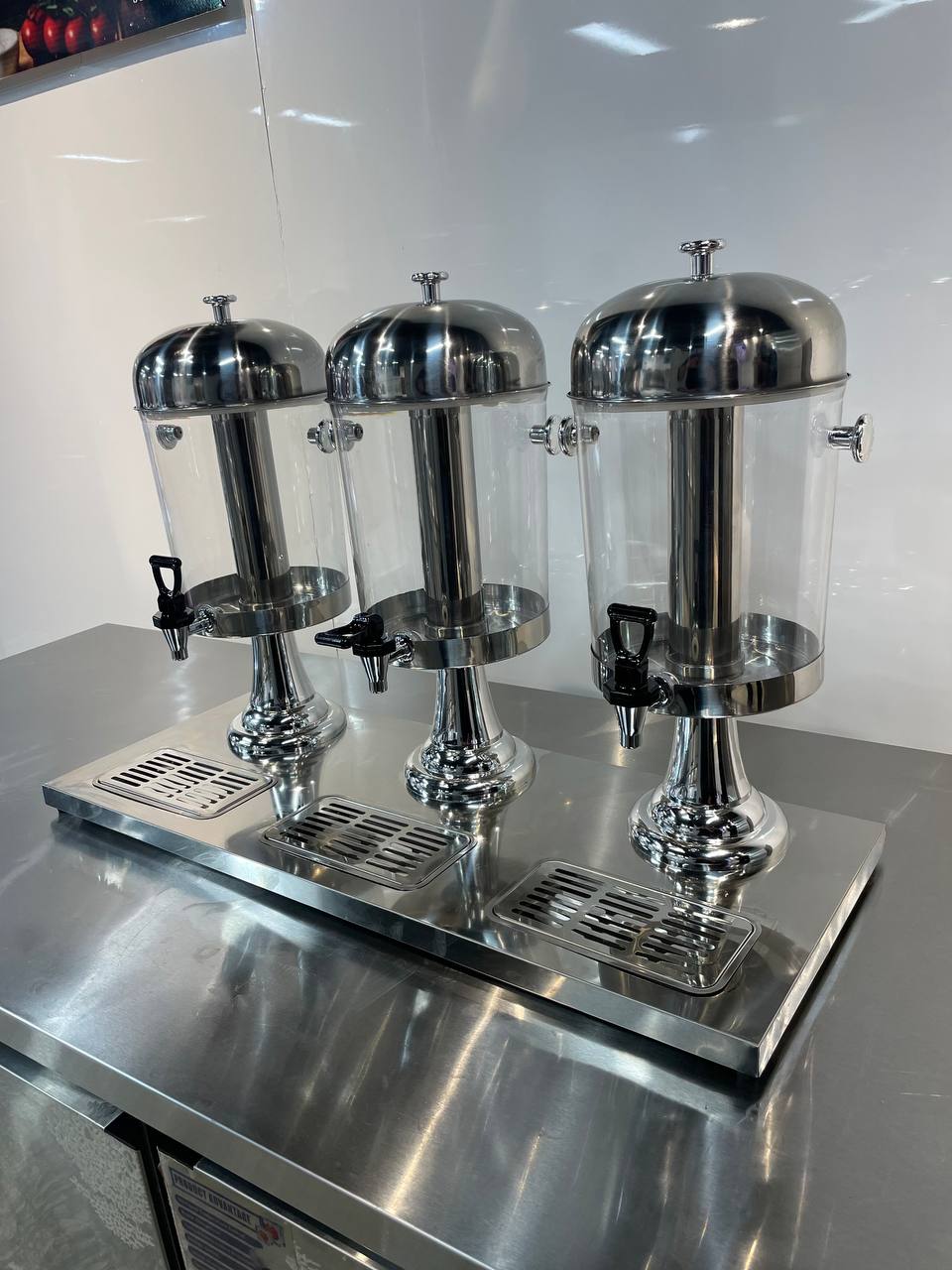 Dispensadora de jugo de 3 tanques dispensador de jugos leche chocolate Foto 7312753-7.jpg