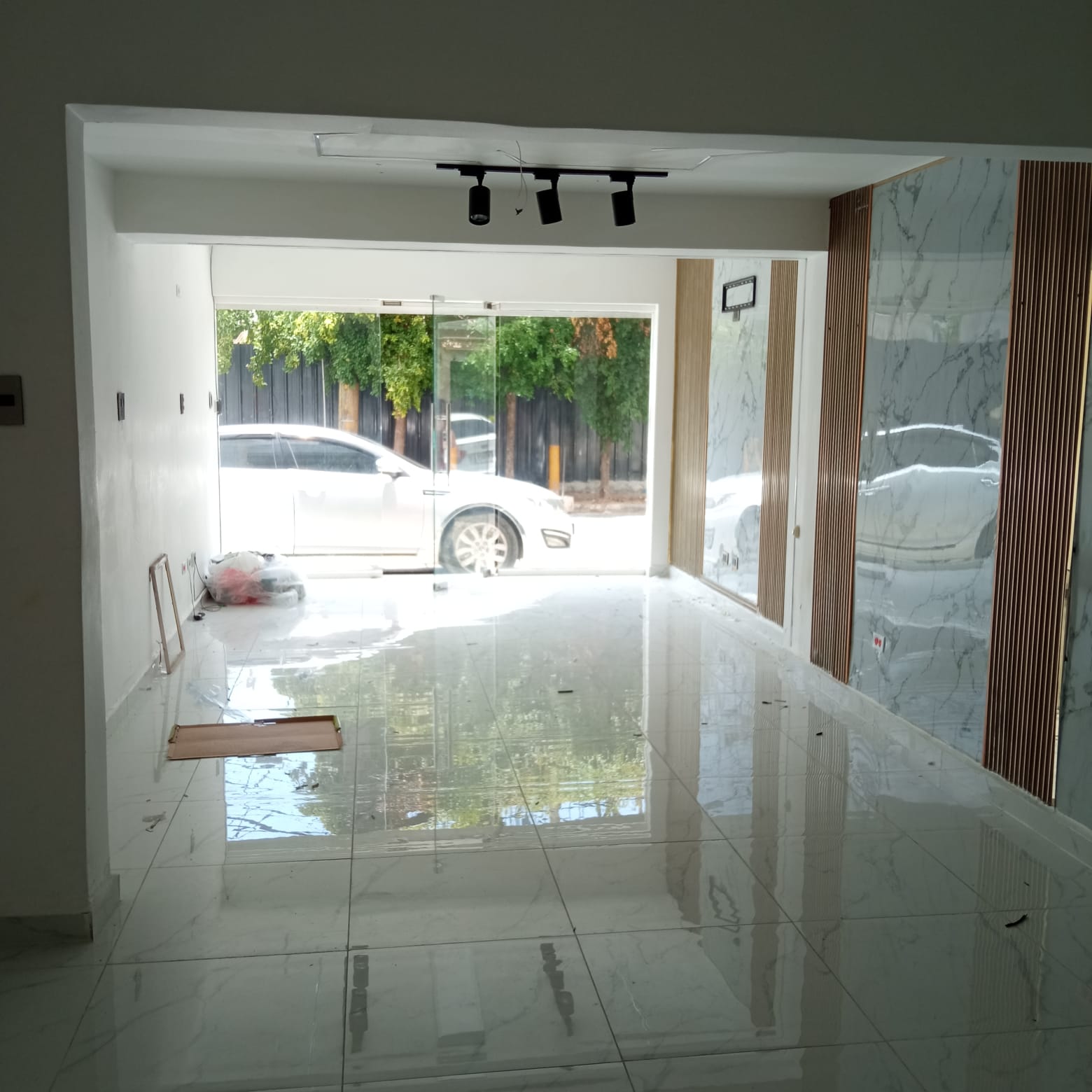 Local Comercial en Alquiler en Bella Vista Foto 7312771-7.jpg