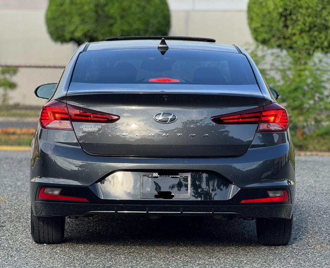 Hyundai Elantra Value 20  Foto 7312811-4.jpg