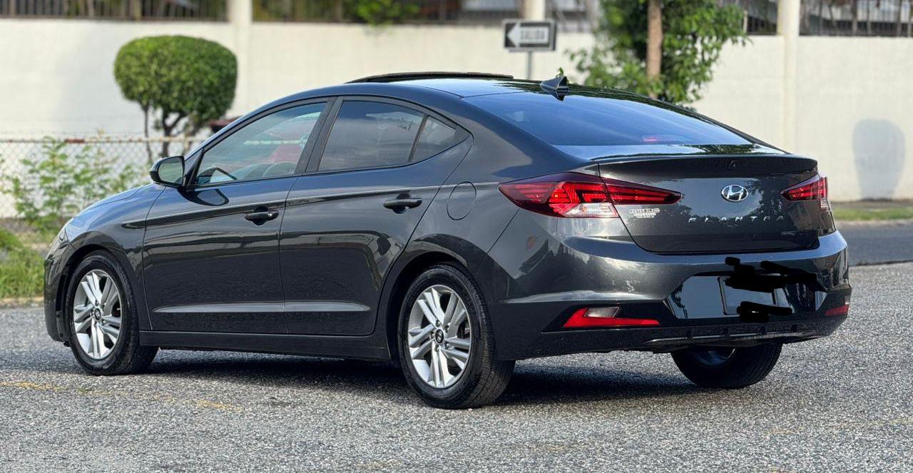 Hyundai Elantra Value 20  Foto 7312811-5.jpg