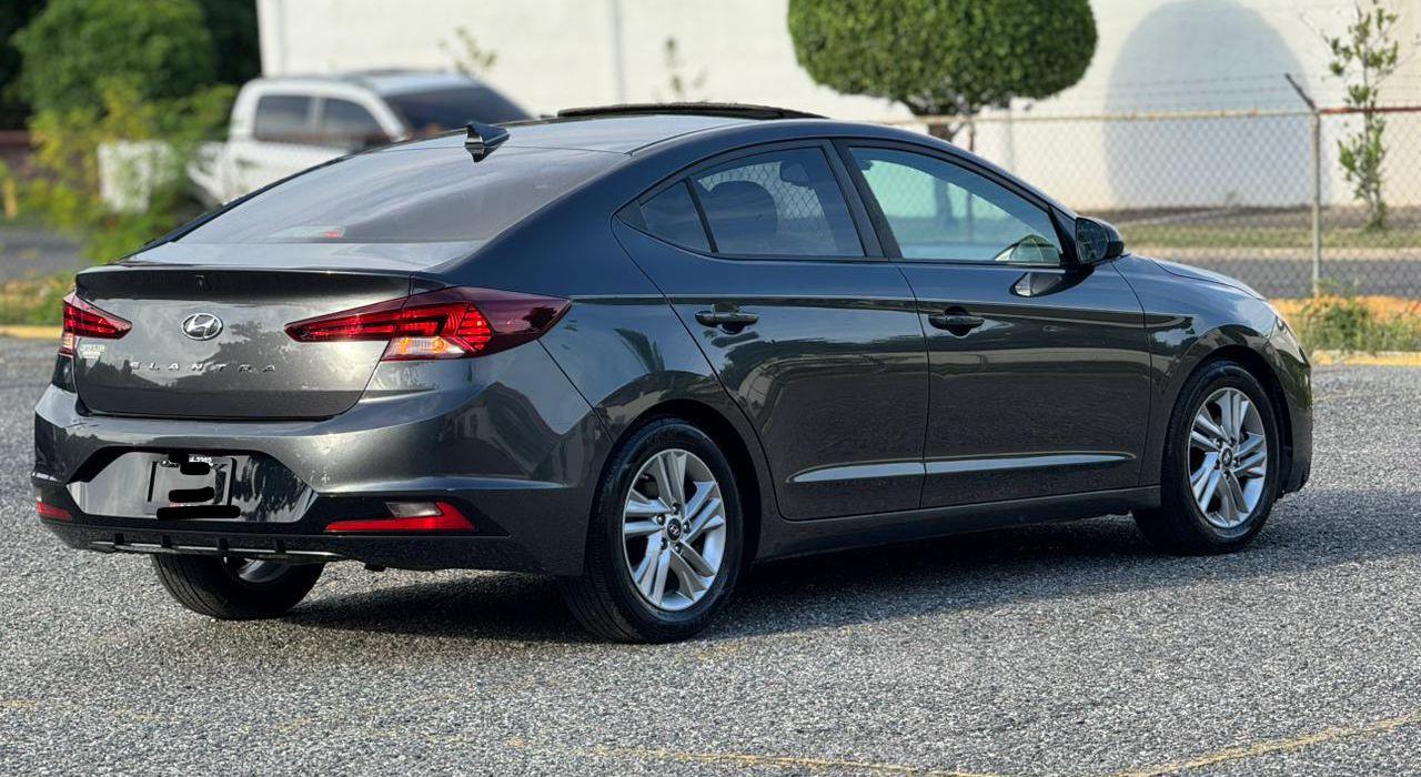 Hyundai Elantra Value 20  Foto 7312811-6.jpg