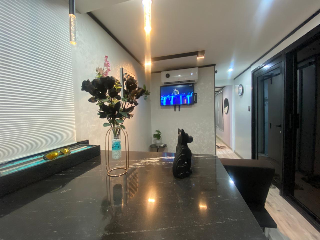 Contenedor de 40 pies / Cocina Modular de Lujo / desayunador y tope co Foto 7312877-3.jpg