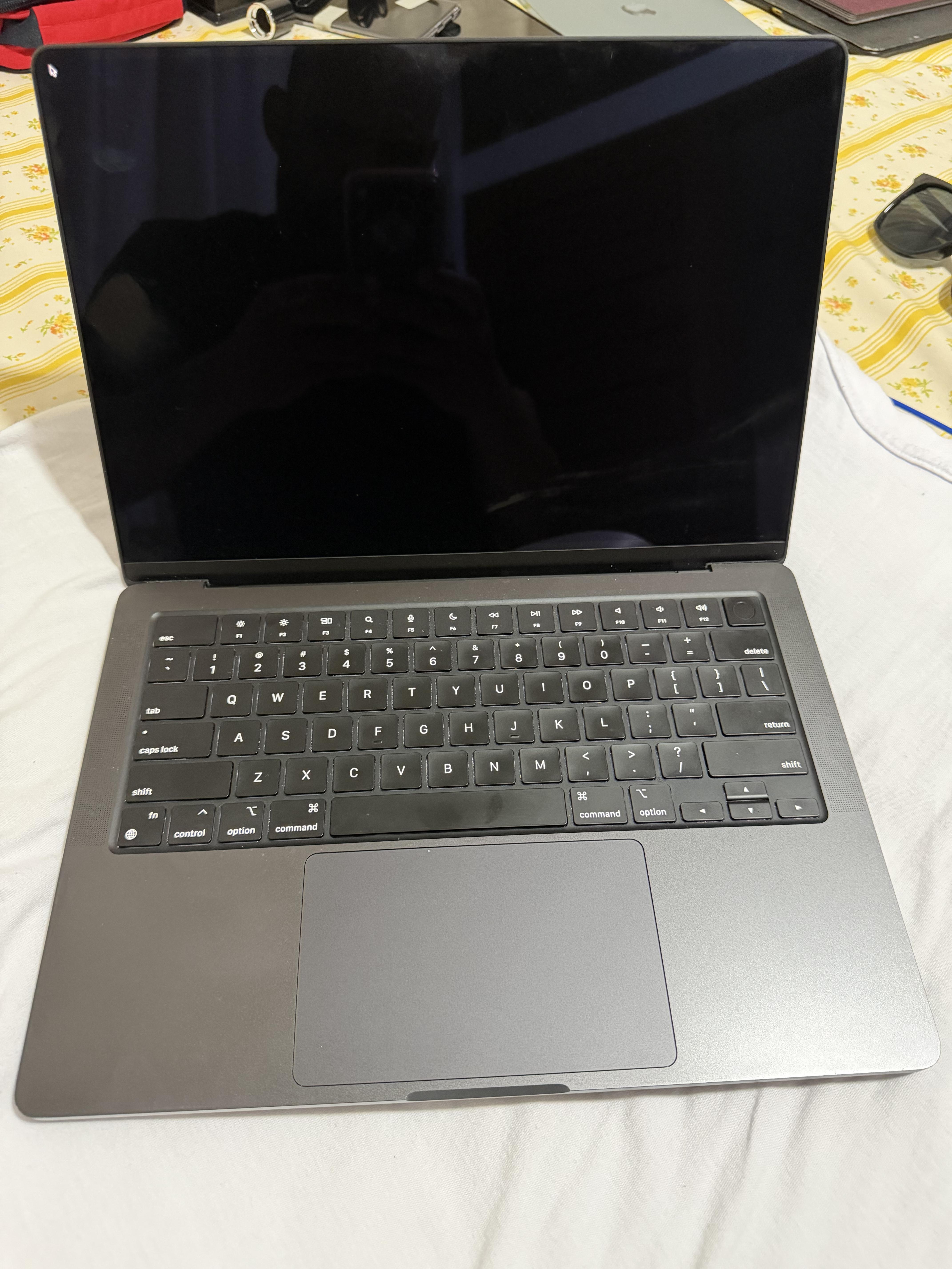 Macbook Pro 2024 M4 Pro 48GB de Memoria 2TB de Amlacenamiento Foto 7312900-6.jpg
