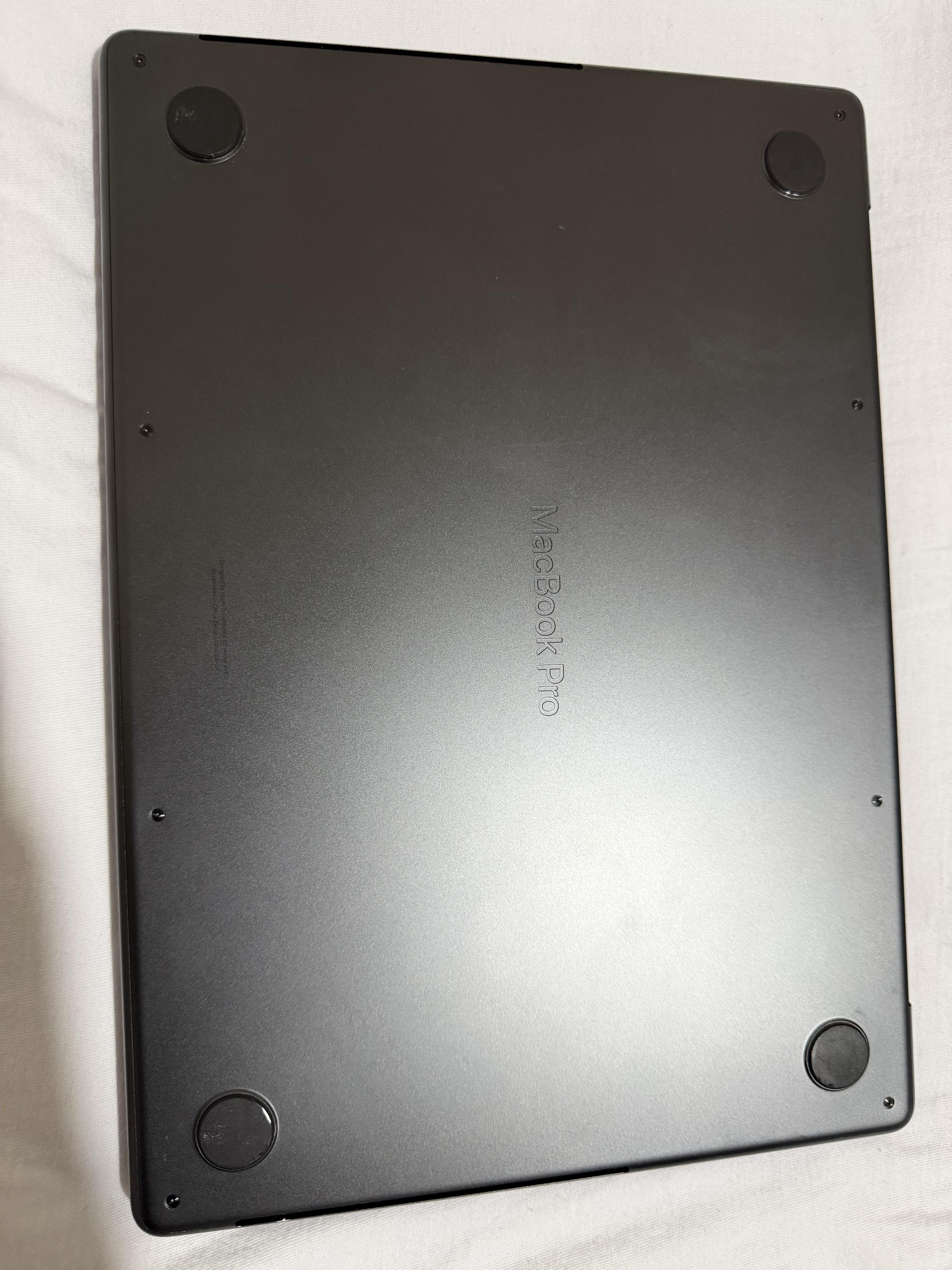 Macbook Pro 2024 M4 Pro 48GB de Memoria 2TB de Amlacenamiento Foto 7312900-7.jpg