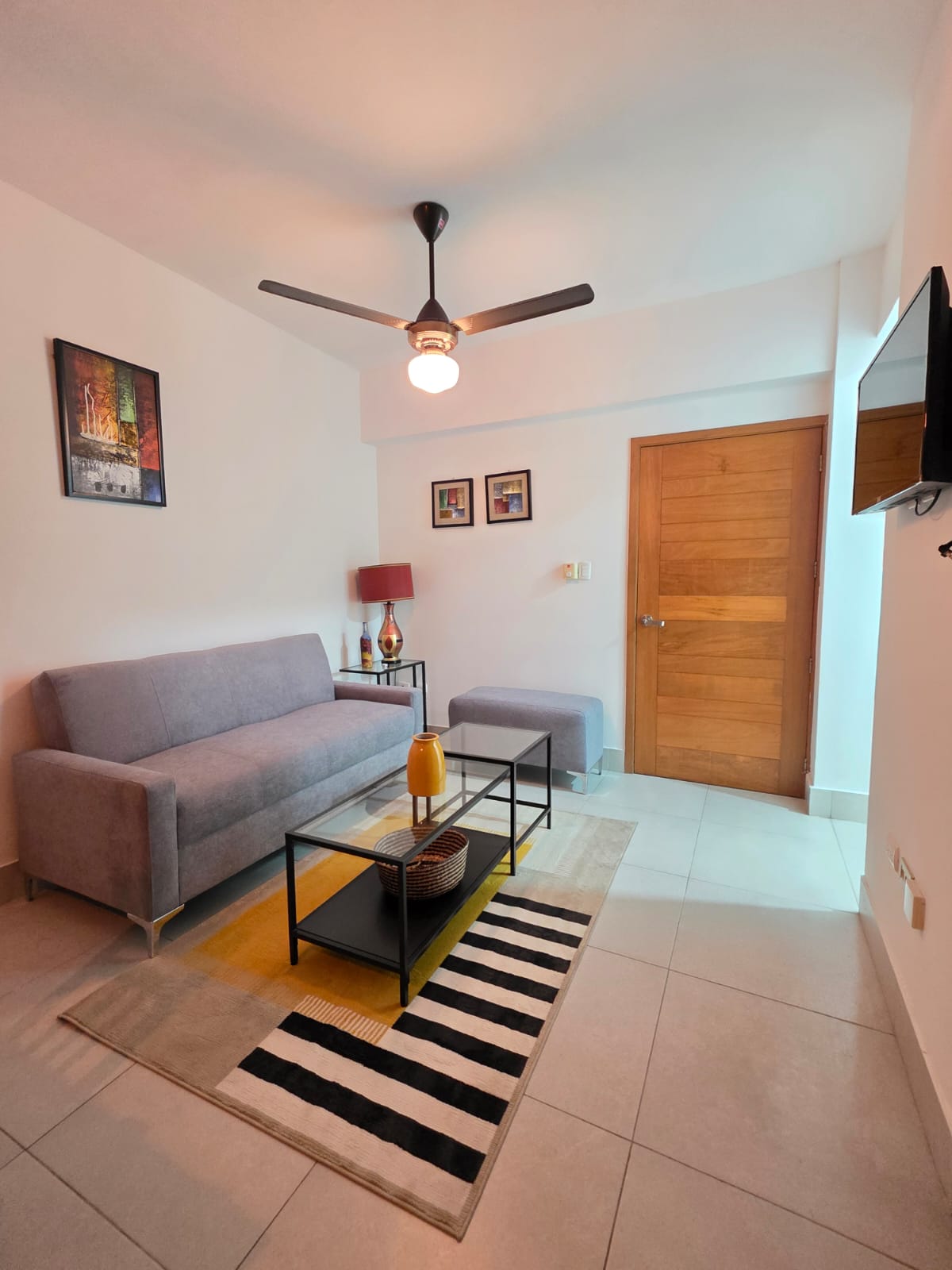 Se alquila hermoso apartamento Amueblado en Evaristo Morales  Foto 7313194-3.jpg